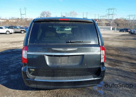 2016 Chrysler Town & Country Touring из США, поврежденный, VIN 2C4RC1BG6GR220967